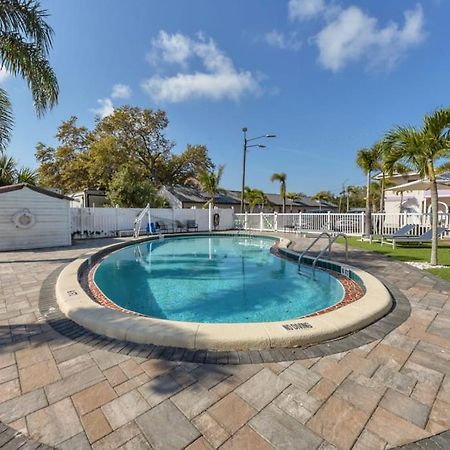 Located By The Beach 1 Bedroom With Parking And Pool Clearwater Buitenkant foto