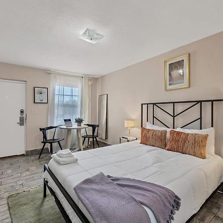 Located By The Beach 1 Bedroom With Parking And Pool Clearwater Buitenkant foto