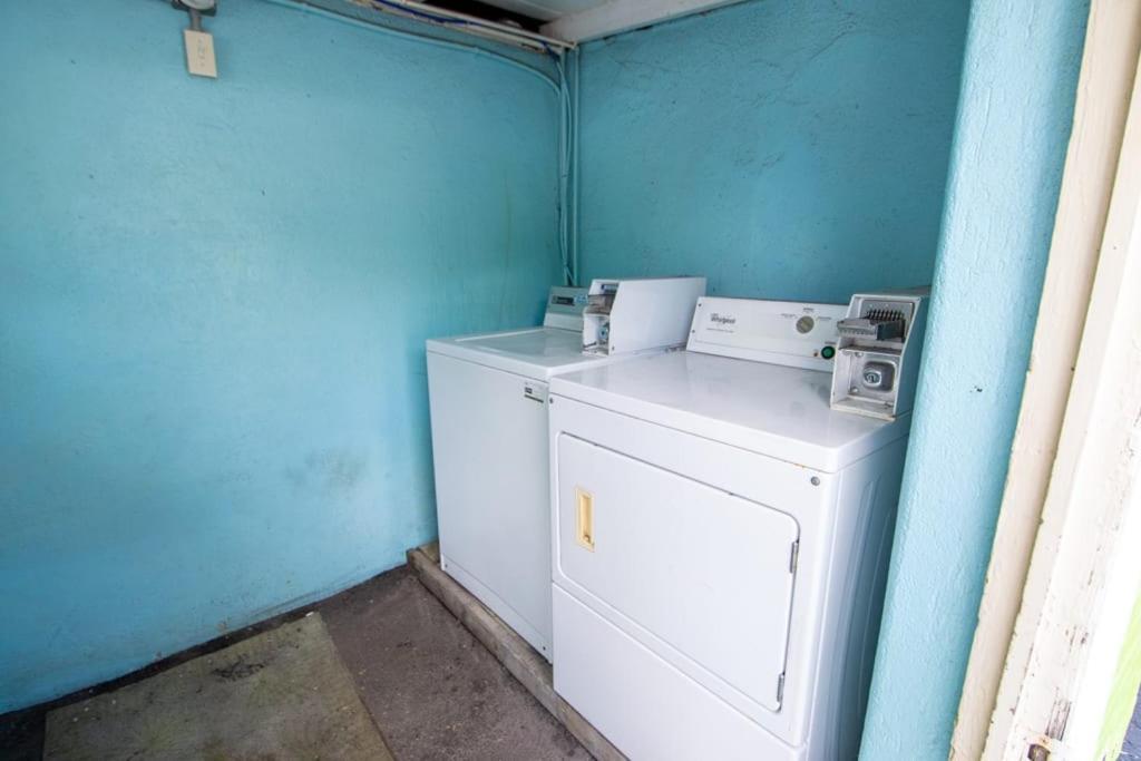 Located By The Beach 1 Bedroom With Parking And Pool Clearwater Buitenkant foto