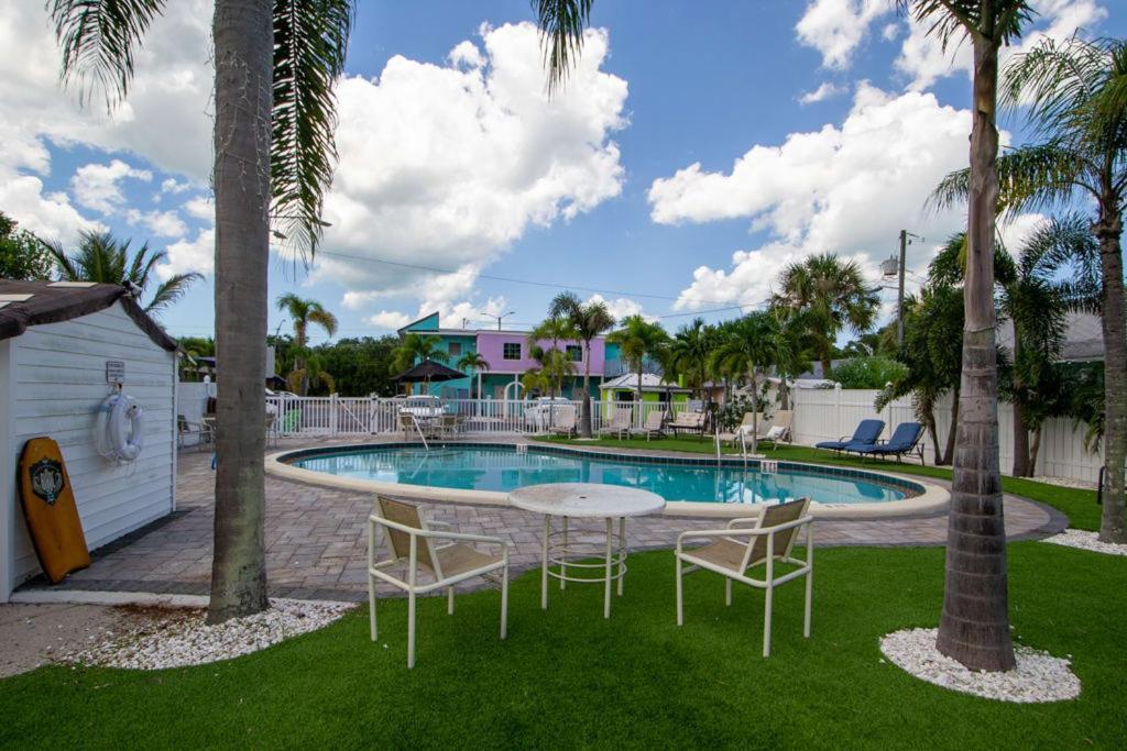 Located By The Beach 1 Bedroom With Parking And Pool Clearwater Buitenkant foto