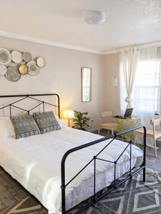 Located By The Beach 1 Bedroom With Parking And Pool Clearwater Buitenkant foto