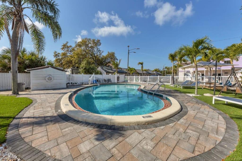 Located By The Beach 1 Bedroom With Parking And Pool Clearwater Buitenkant foto