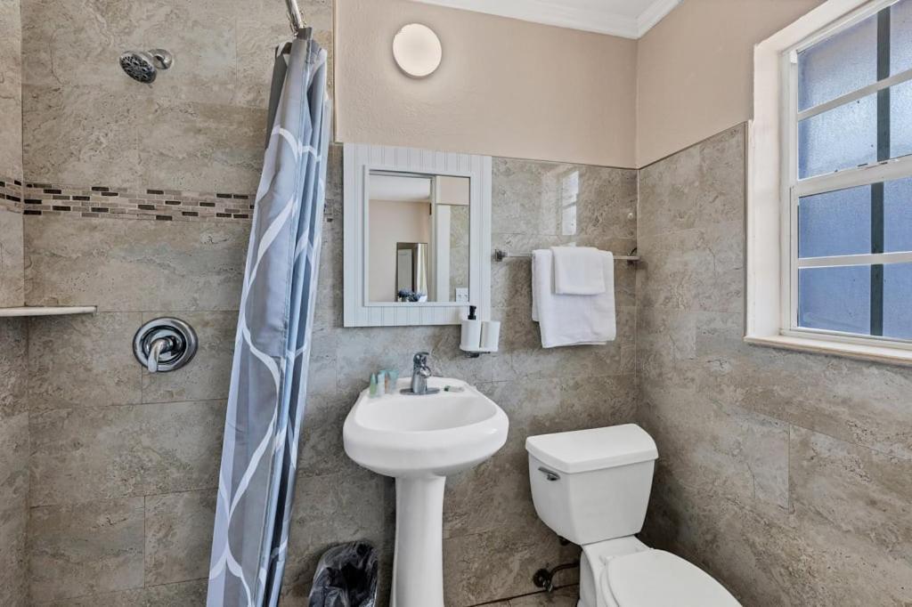 Located By The Beach 1 Bedroom With Parking And Pool Clearwater Buitenkant foto