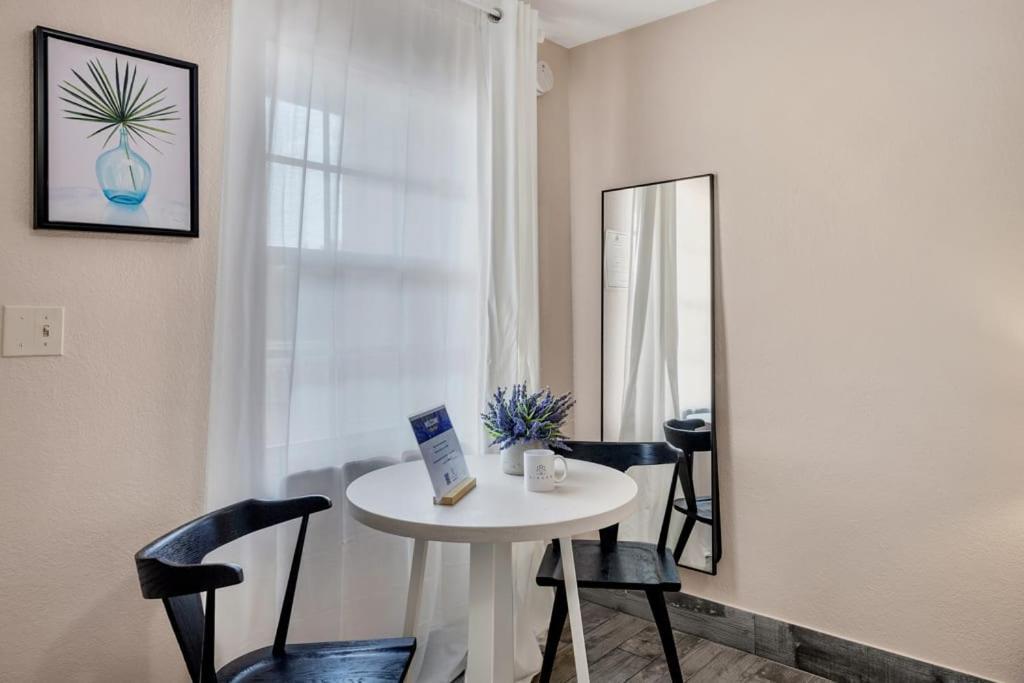 Located By The Beach 1 Bedroom With Parking And Pool Clearwater Buitenkant foto