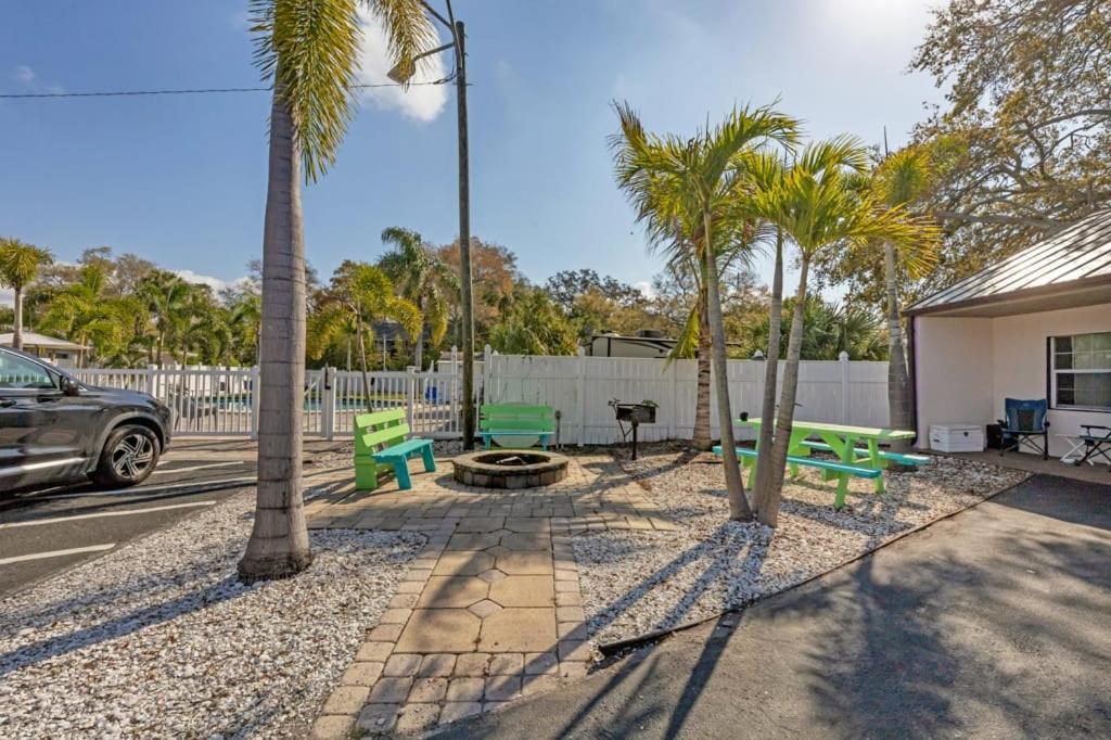 Located By The Beach 1 Bedroom With Parking And Pool Clearwater Buitenkant foto