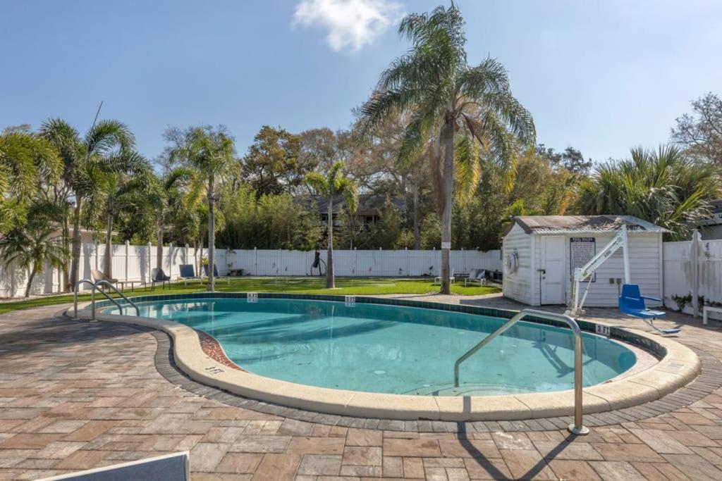 Located By The Beach 1 Bedroom With Parking And Pool Clearwater Buitenkant foto