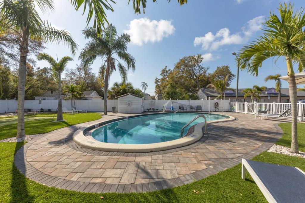 Located By The Beach 1 Bedroom With Parking And Pool Clearwater Buitenkant foto