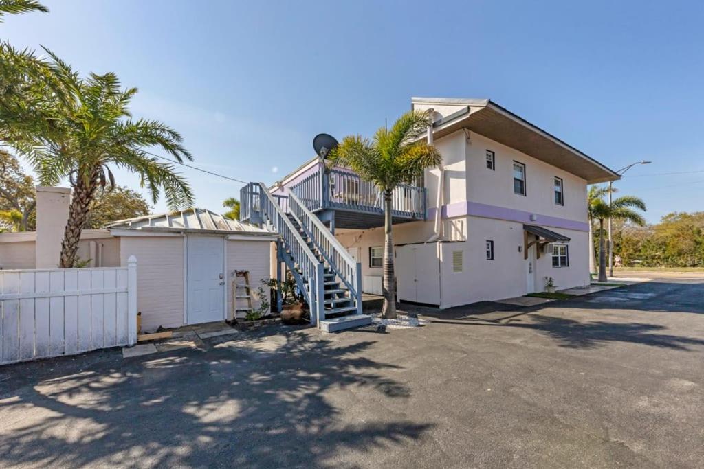 Located By The Beach 1 Bedroom With Parking And Pool Clearwater Buitenkant foto